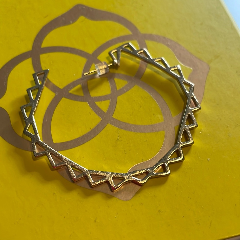 Not for Sale. I am looking for a single hoop of this style from Kendra.